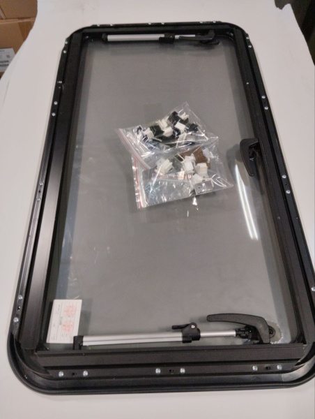 Окно откидное RV PUSH WINDOW 900*500